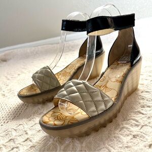FLY London Yaru Wedge Sandals Black Patent Leather Quilted Strap Size 40 Cushion